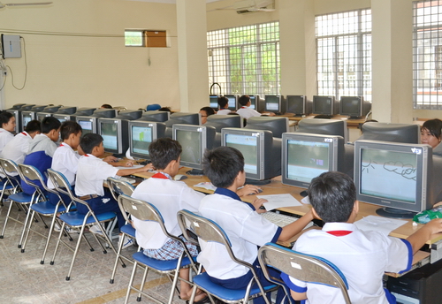 Học sinh phổ thông dự thi Hội thi Tin học trẻ tỉnh Tiền Giang lần thứ XXI